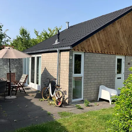 House, Near Beaches בית נופש *