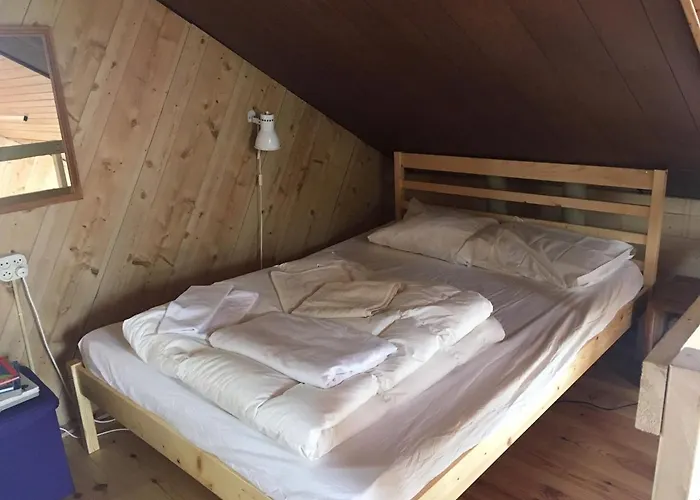 House, Near Beaches בית נופש *